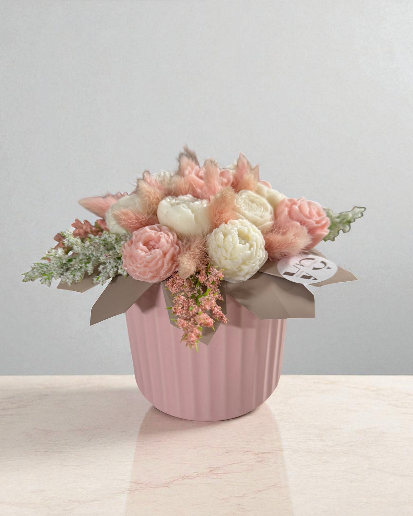 Vaso rosa con candele